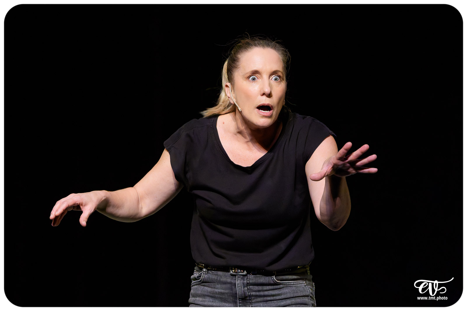 LES CHATOUILLES OU LA DANSE DE LA COLÈRE (ANDRÉA BESCOND)